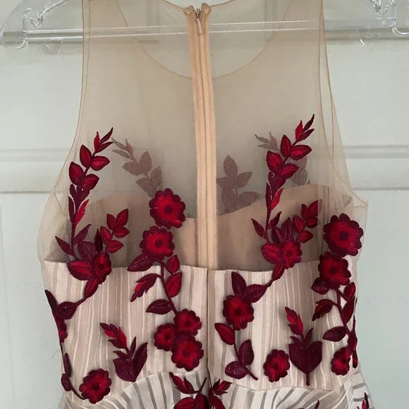 $995 Size 10 Marchesa Notte Floral Embroidered Gown - Picture 6 of 6